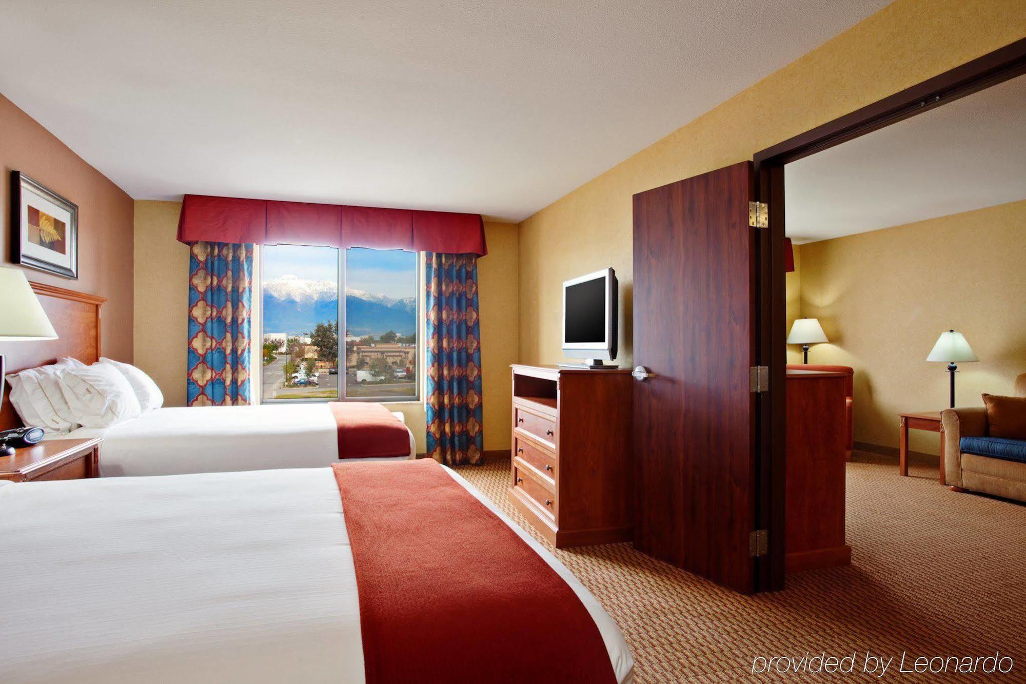 Holiday Inn Express Ontario By Ihg Creekside Exterior foto